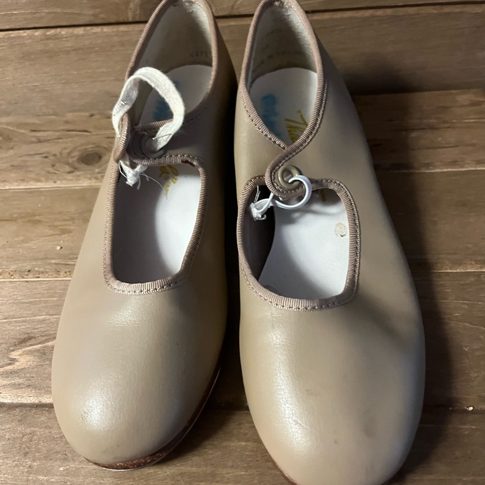 Theatrical girls tap/ dance shoes. Beige size 11